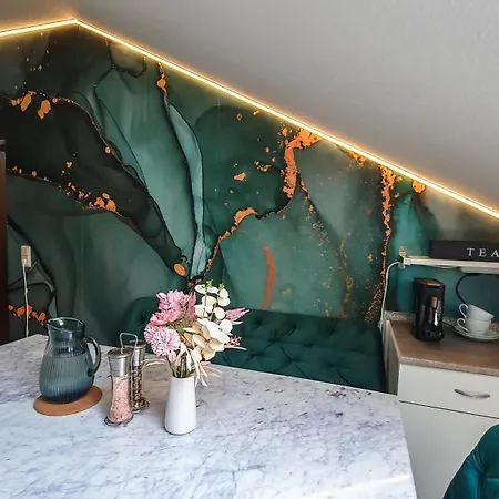 Zwei Moderne Am Wald Altbaucharme, Waldblick Apartment *